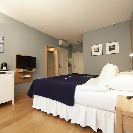 Hotel The Three Sisters 4*