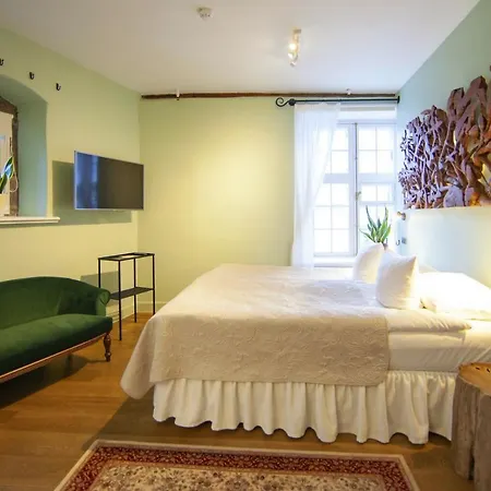 The Three Sisters 4*