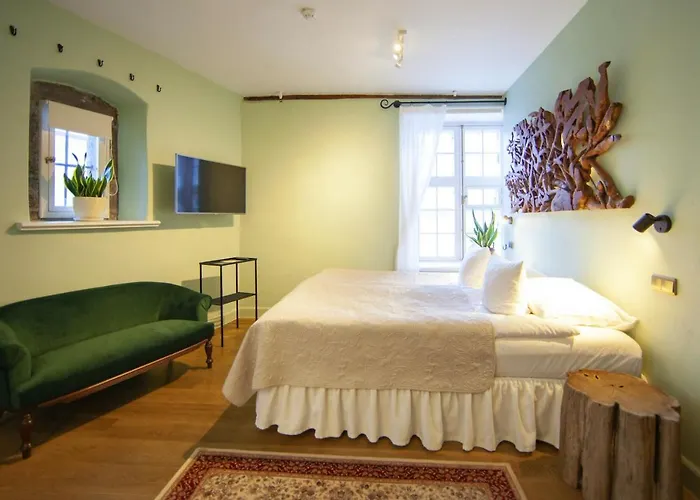 The Three Sisters 4*