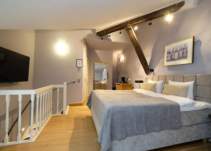 The Three Sisters 4*