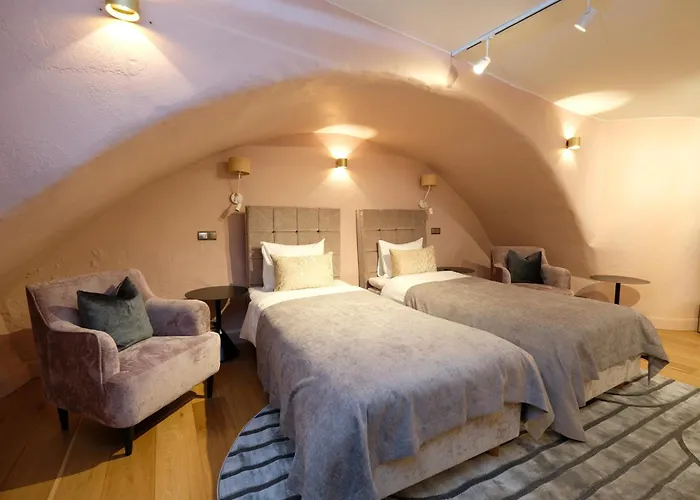 The Three Sisters 4*