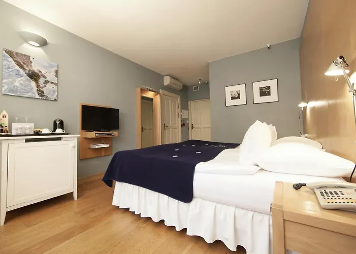 Hotel The Three Sisters 4*